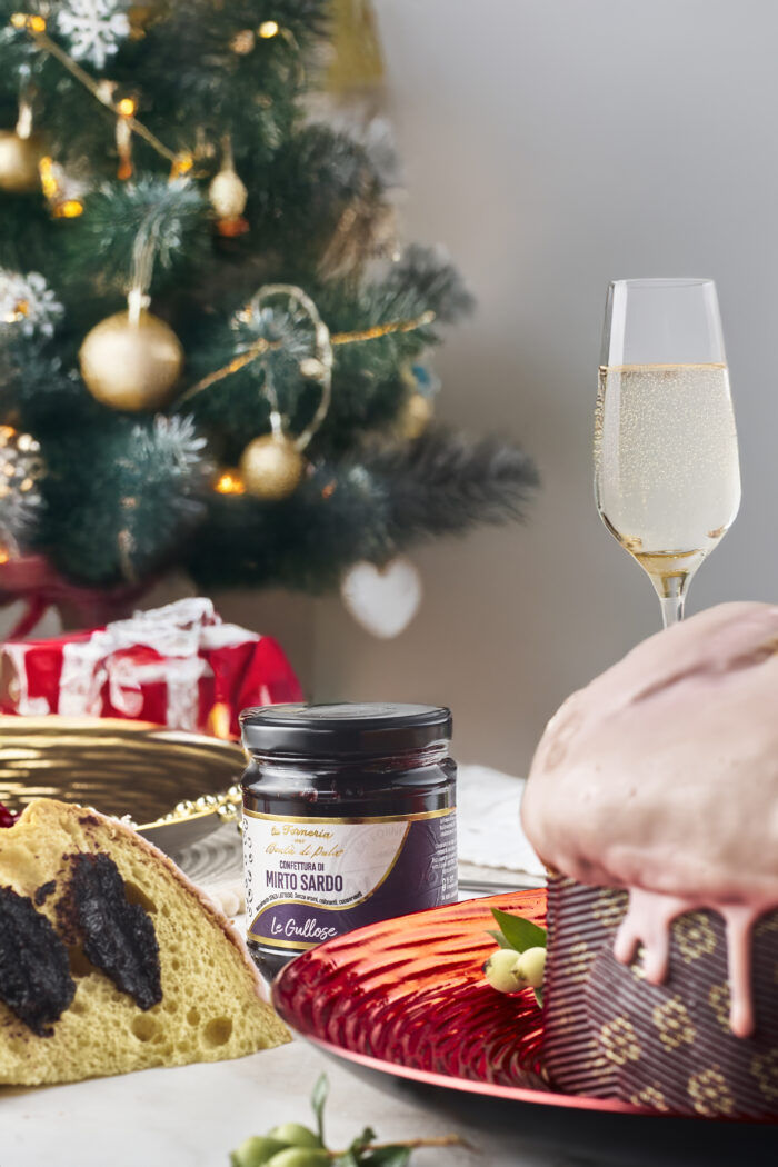 Panettone ricoperto di cioccolato rosa con vasetto di confettura di mirto 960 g - cartone da 6pz - immagine 3